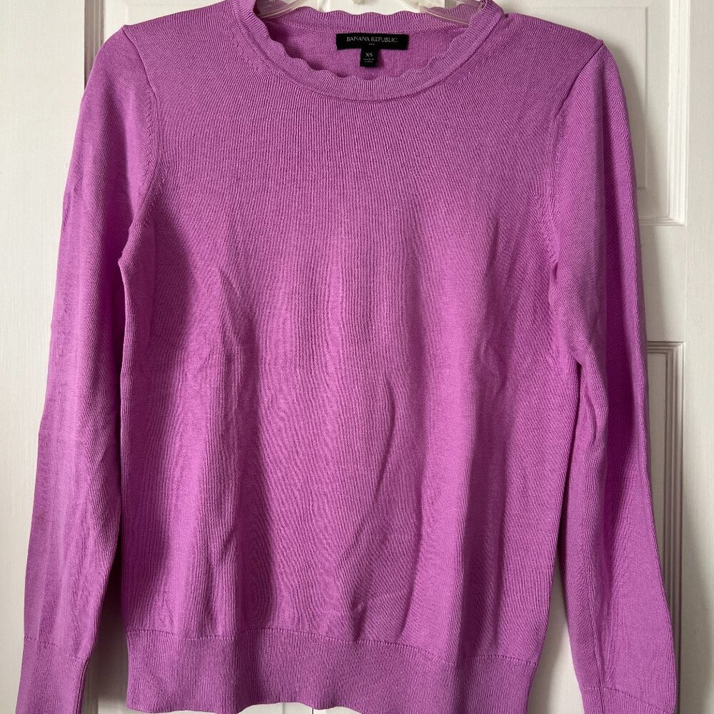 Banana Republic Lilac/Pink Scallop Neck Sweater